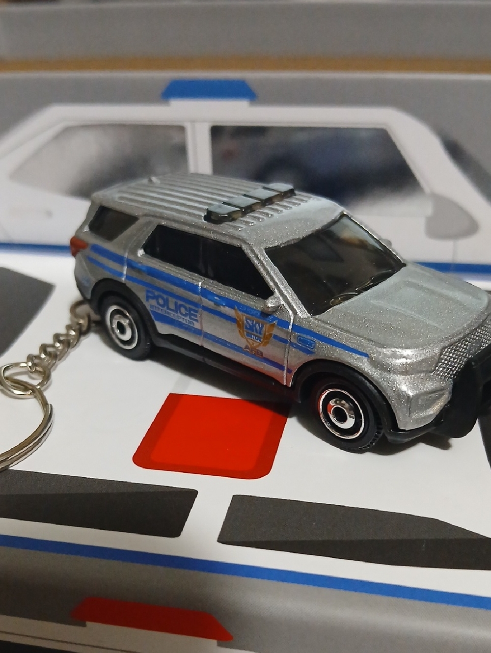 2023 Ford Silver Police Interceptor SUV Keychain - 1/64 Metal Car